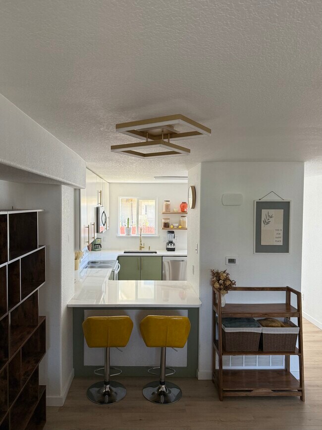 Primary Photo - 1885 S Quebec Way