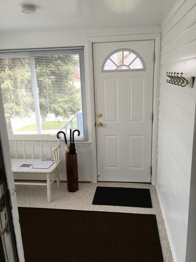 Building Photo - 133 Curry Ave