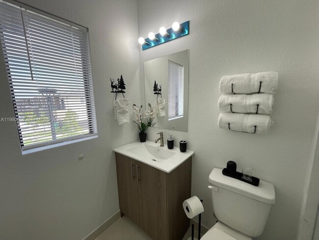 Building Photo - 302 NW 11th Ct