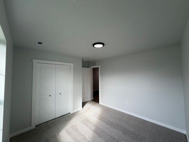 Building Photo - Move-In Special! Brand new 3 bed 2 bath ho...