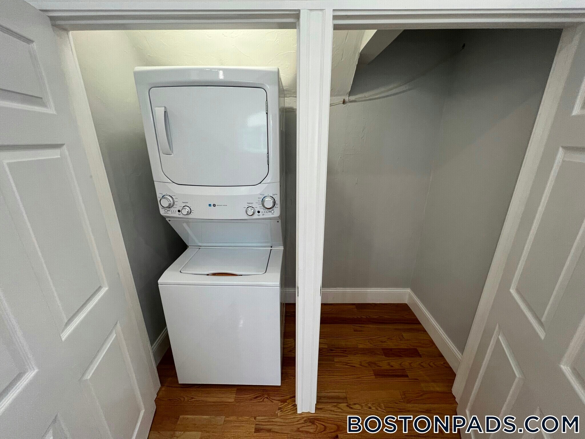 Building Photo - 29 Alpine St