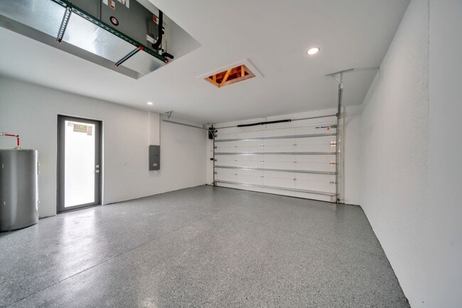 Building Photo - 2606 34th St SW