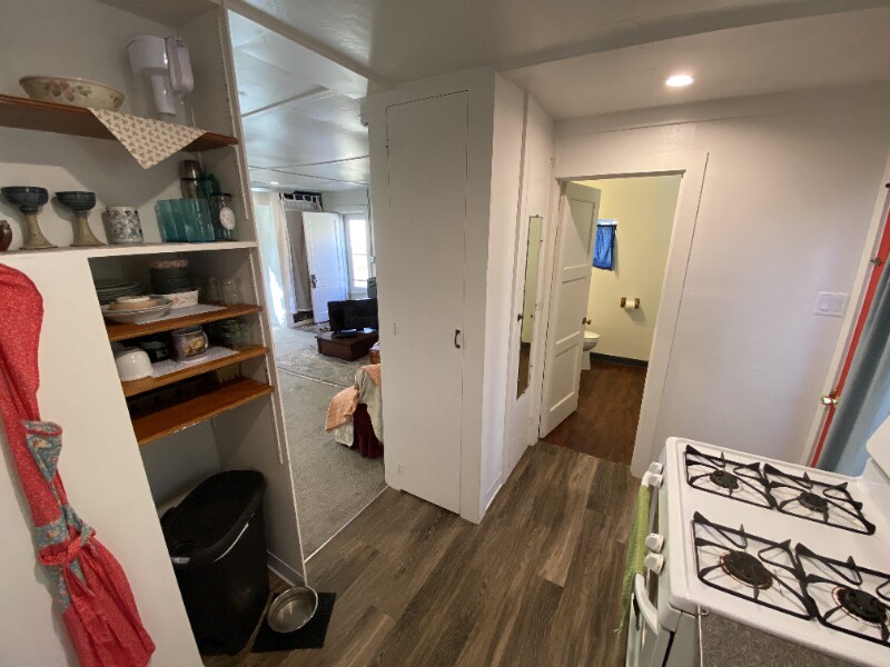 Building Photo - 521 S Bryan Ave