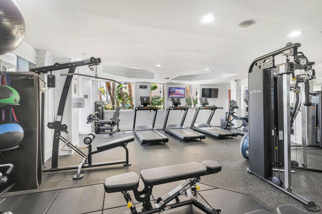 Building Photo - 1801 N Flagler Dr