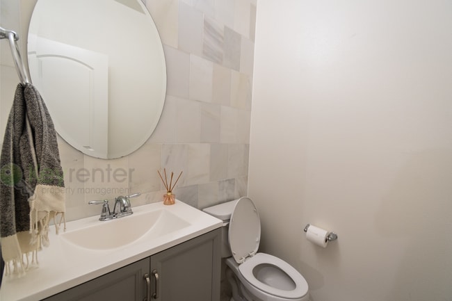 Building Photo - Stunning Verano at Skyline |Gated Community |HOA, Pool, Playground