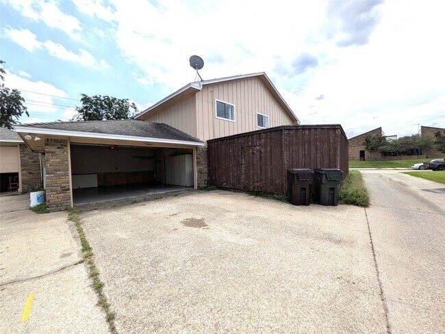 Building Photo - 3302 Townbluff Pl