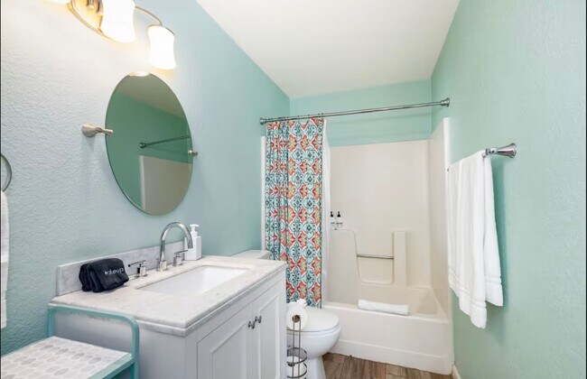 Building Photo - Country Club Comfort | 1BR Condo + W/D + Balcony