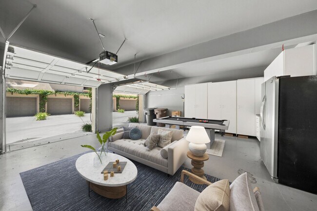 Building Photo - Upgraded 2-Bedroom in Gated Summit Community