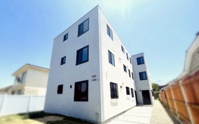 Primary Photo - 1426 W 38th St