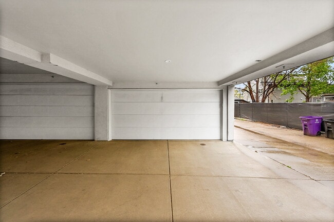 Building Photo - $3,495 = 2 Bed, 2 Bath Townhome in Denver ...