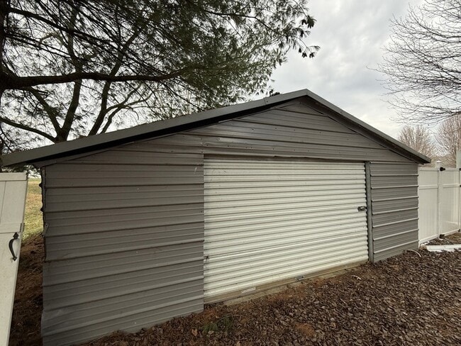 Building Photo - 1730 Azure Way