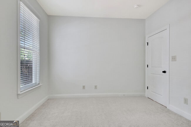 Building Photo - 155 Colonial Ct