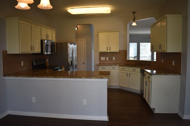 Building Photo - 509 Lakota Ln