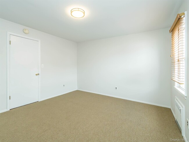 Building Photo - 92 Elm Ave