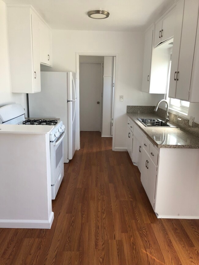 Building Photo - 11828 Eucalyptus Ave