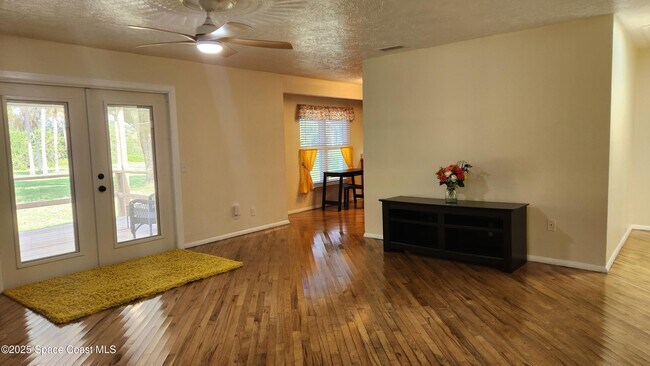 Building Photo - 3900 Ocala St