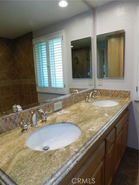 Building Photo - 2414 Sarandi Grande Dr
