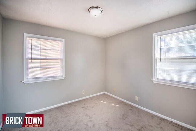 Building Photo - 505 Wilshire Dr