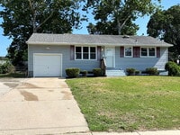 Building Photo - Gorgeous 3 bedroom 2 bath rancher!