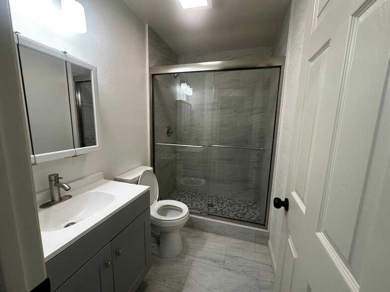 Building Photo - 1720 S Maple St