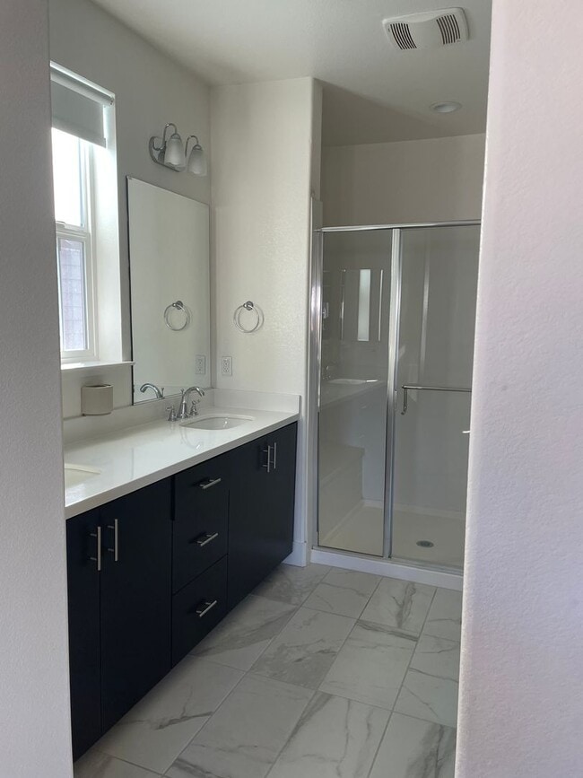 Building Photo - Spacious 3 Bedroom Home in Quiet Neighborhood - Solar Included!