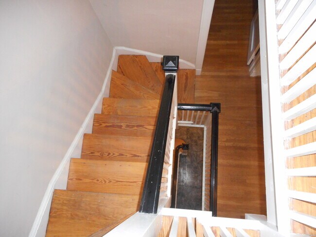 Building Photo - 2026/2027 Off-Campus JHU Spacious 5bd/2ba Rowhome OSP & W/D! Available 6/8