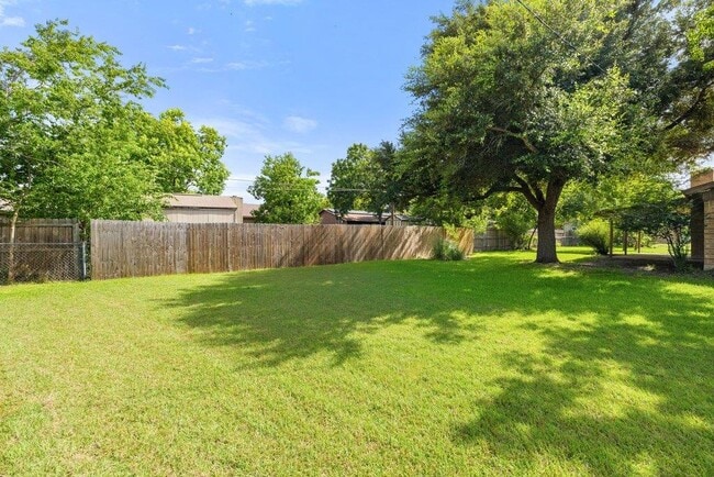 Building Photo - 704 Brookwood Cir