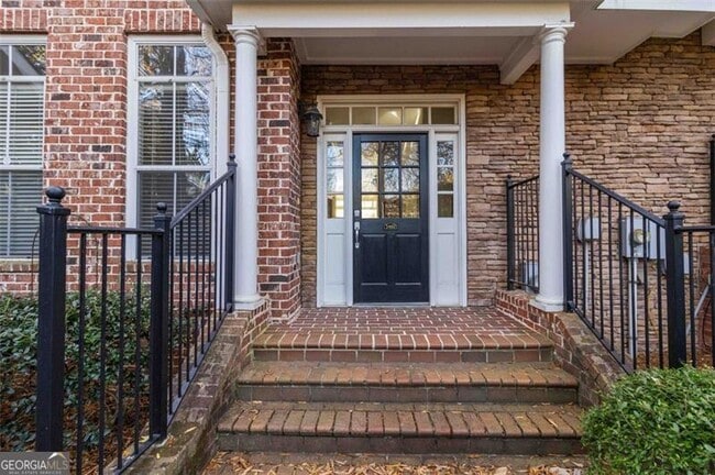 Building Photo - 5460 Glenridge View NE