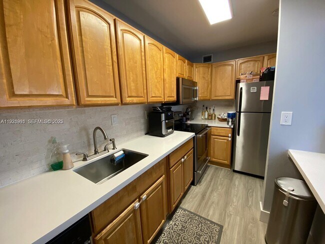 Building Photo - 455 S Pine Island Rd