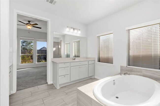 Building Photo - 5030 Morrison Dr