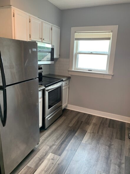 Kitchen - 2208 Crittenden Dr