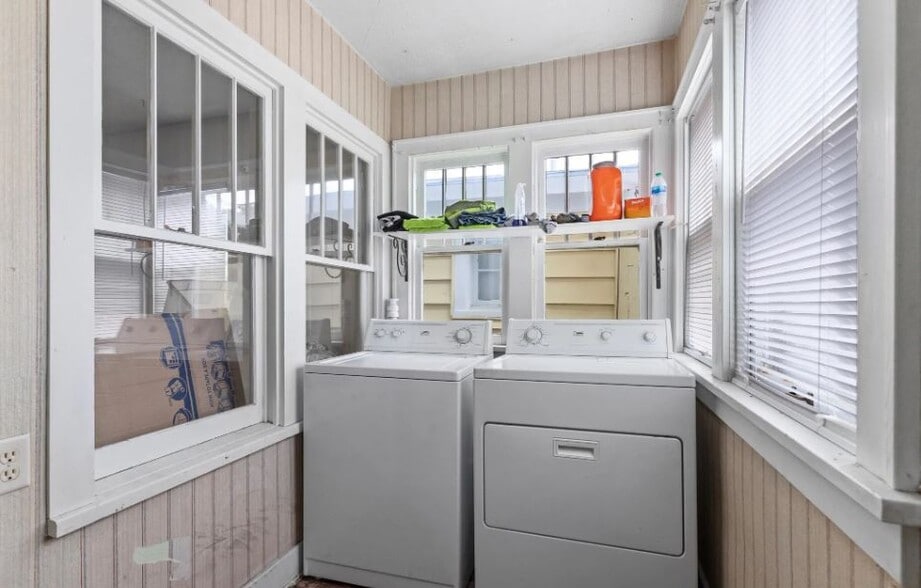 Laundry - 334 Gwinn Ave