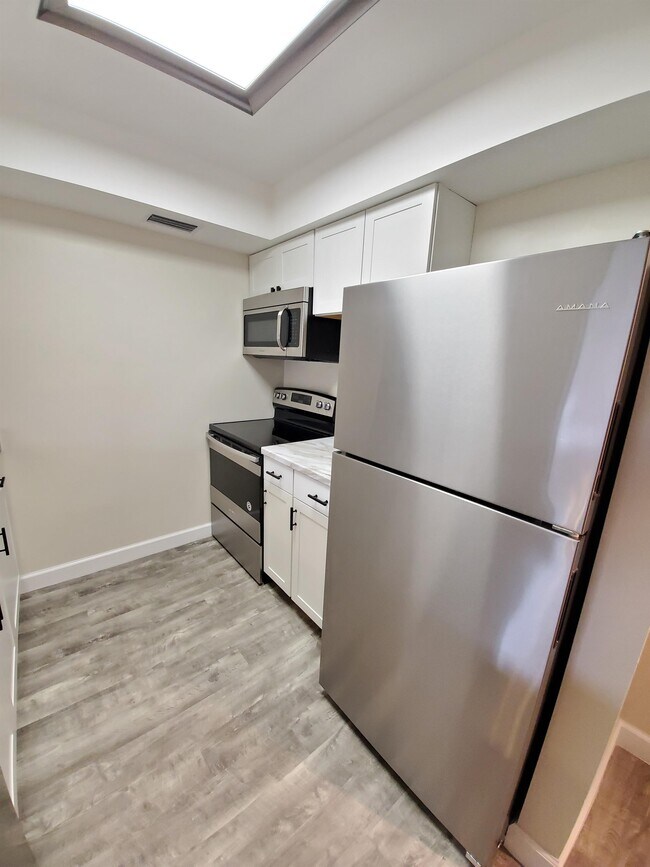 Building Photo - 6040 Shaker Wood Cir