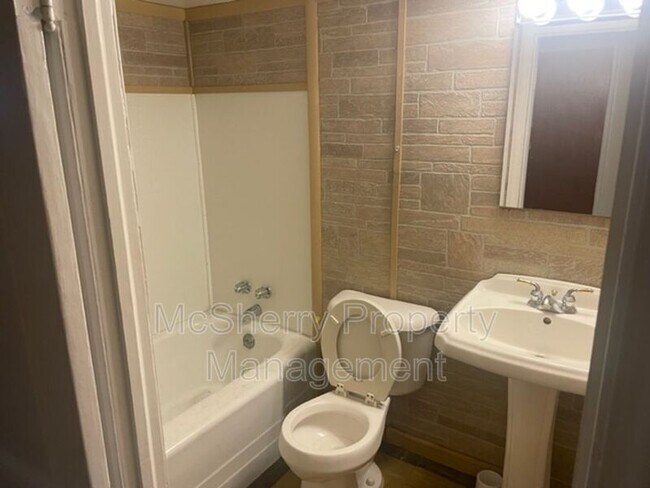 Building Photo - 5911 Bustleton Ave