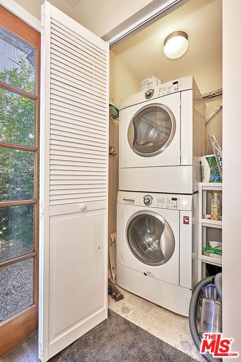 Building Photo - 1076 West Blvd