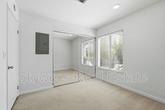 Building Photo - 7102 Cross Creek Cir