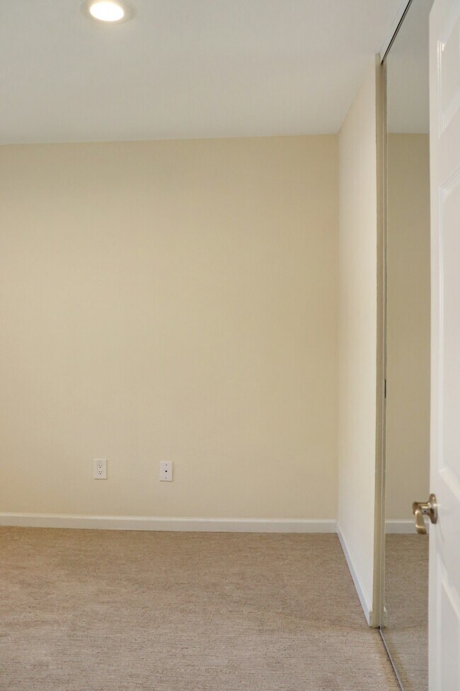 Building Photo - 99 Marinero Cir