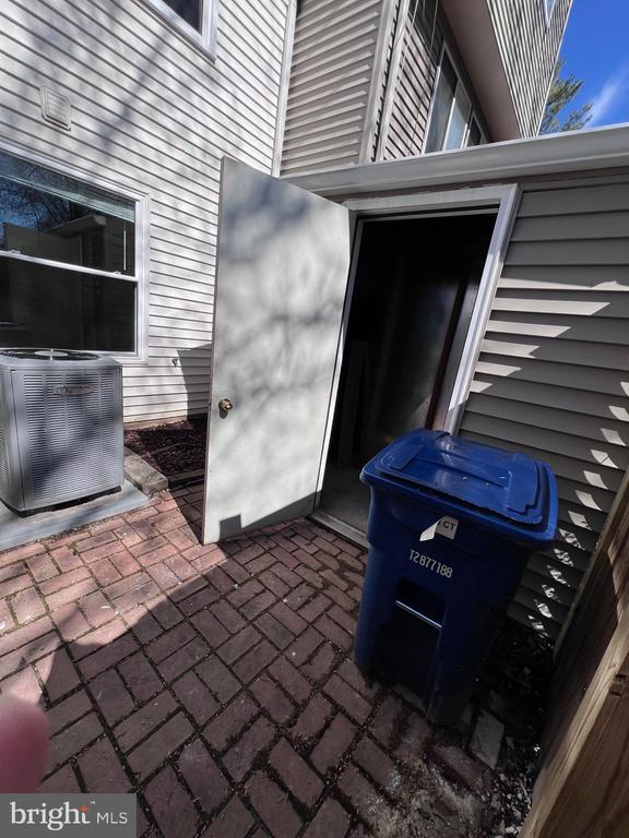 Building Photo - 307 Brethour Ct