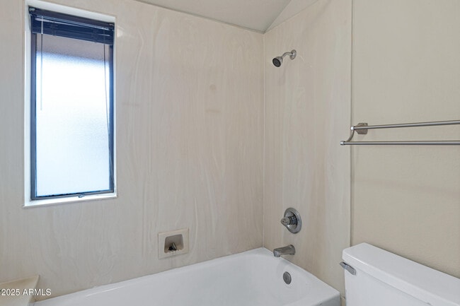 Building Photo - 6503 N 10th Pl