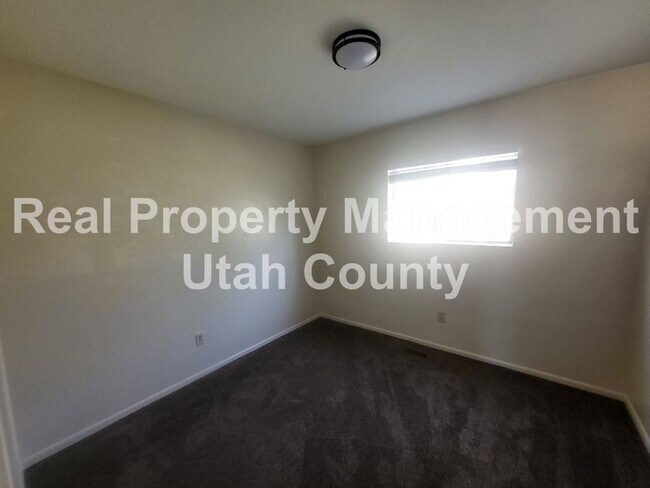 Building Photo - 1052 Ellen Cir