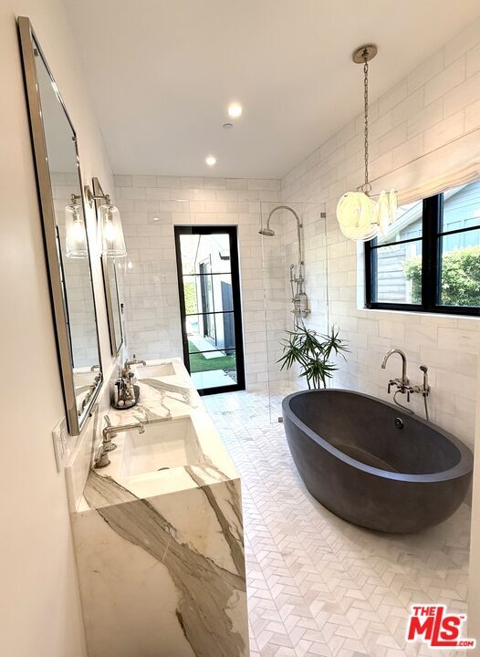 Building Photo - 6025 Paseo Cyn Dr