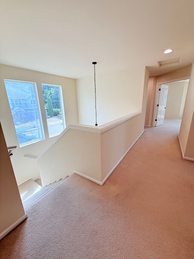 Building Photo - For Rent – Bright & Spacious Home with Bonus Room