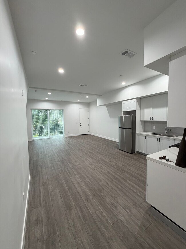 Building Photo - 6905 Ben Ave