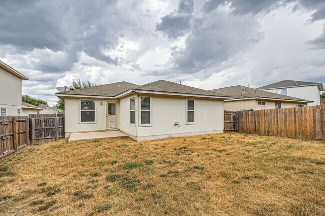 Building Photo - Adorable 3 bedroom off Shaenfield and 1604