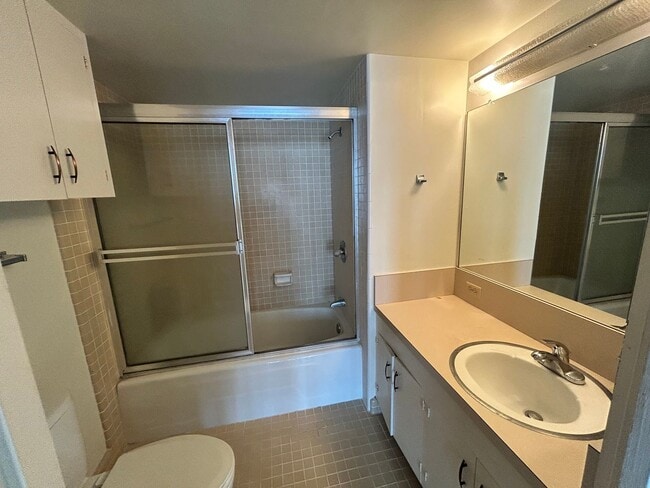 Building Photo - Affordable 2-bedroom, 2-bath