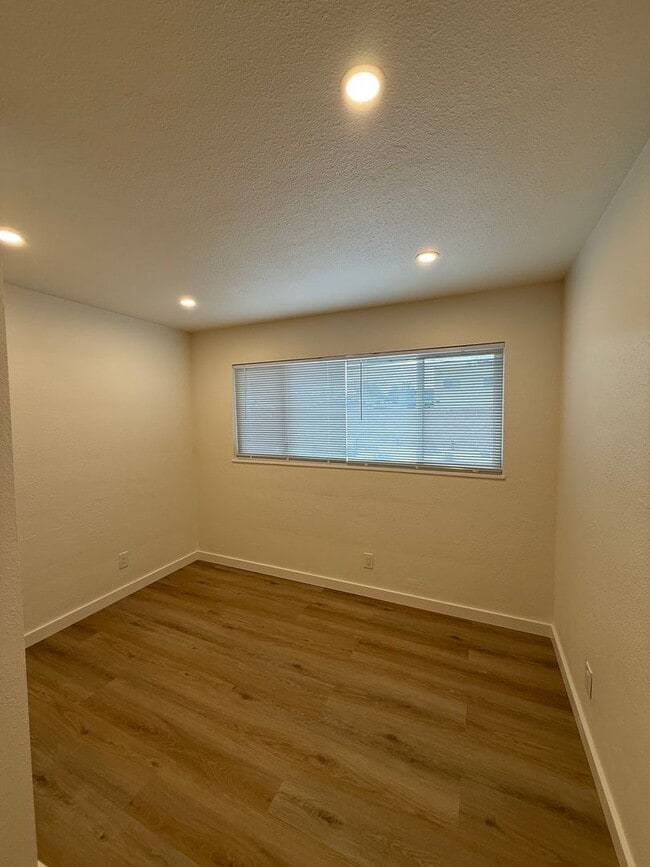 Building Photo - 750 Topaz Dr