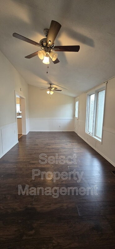 Building Photo - 2425 White Oak Ave