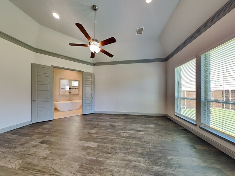 Building Photo - 614 Summer Oaks Dr