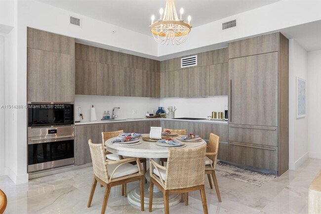 Building Photo - 17550 Collins Ave