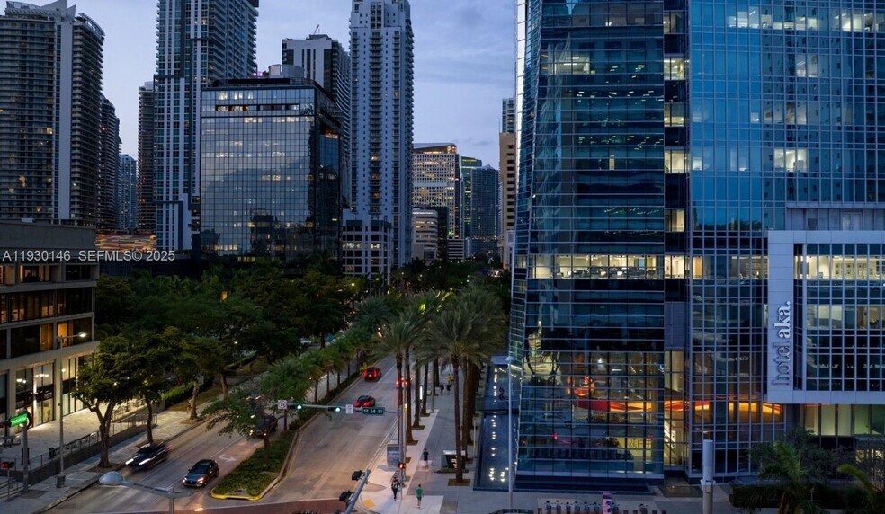 Building Photo - 1395 Brickell Ave